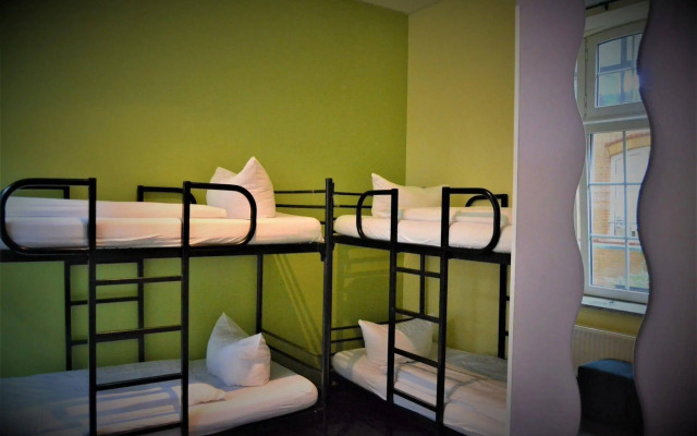 Singer109 Hotel & Hostel