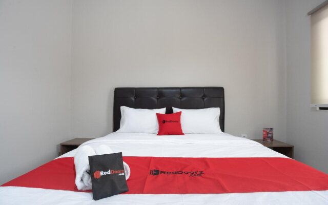 Reddoorz Near Roxy