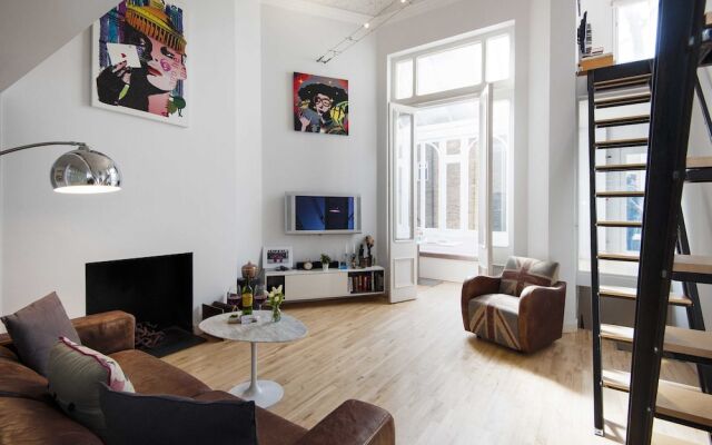 Bright Cromwell Road Loft - JSD