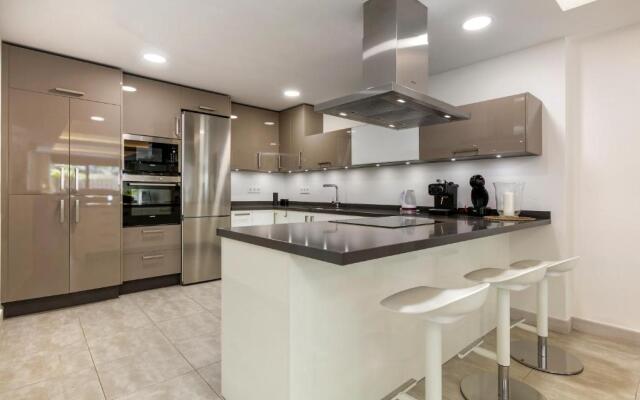 FIVE STAR 3 bedroom Apt in ideal location - RDR237