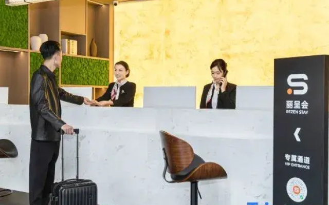 Jifeng International Hotel (Jinghe Bus Station Branch)
