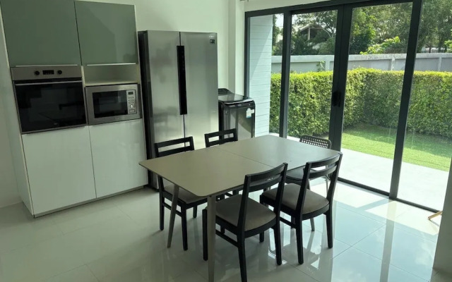 East BangtaoVille Townhouse