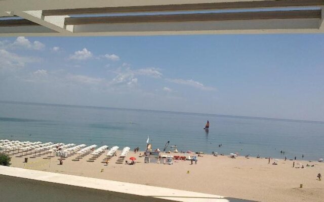 Azur Apartments