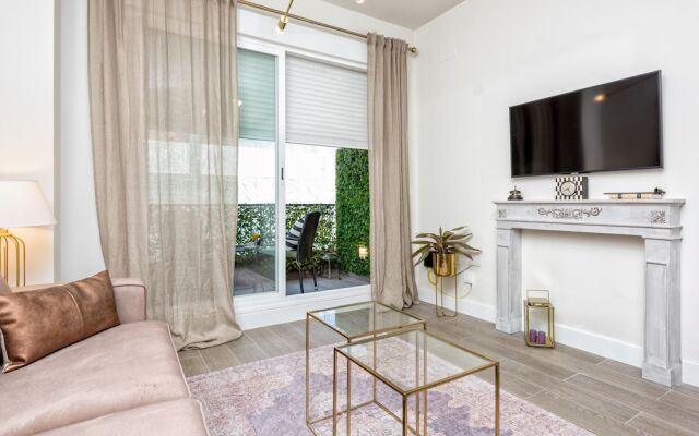 Genteel Home Plaza del Teatro