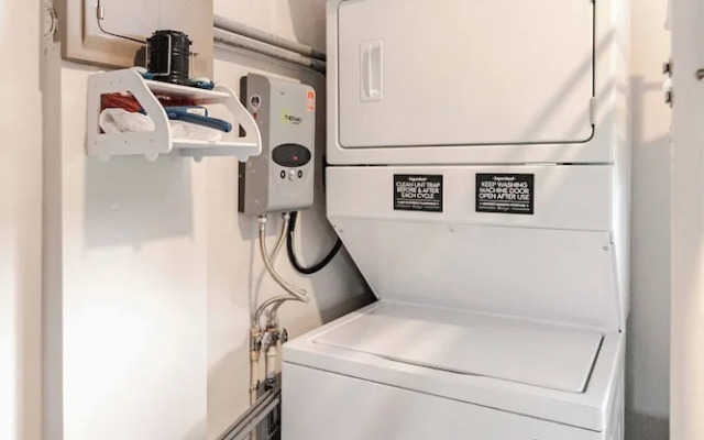 Pura Vidaville - Hiker's Hideaway