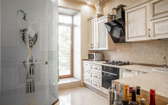 Апартаменты Счастье жить в центре Севастополя на ул. Большая Морская, д.32