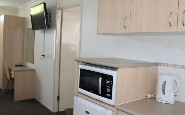 Hawaiian Sands Motor Inn