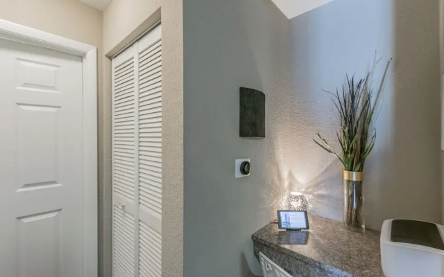 BC-522: Channelside Luxury Apartment