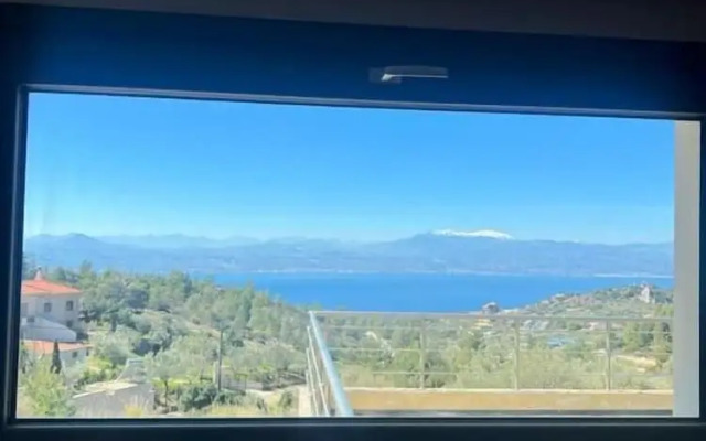 260sqm villa in Loutraki with a sea view