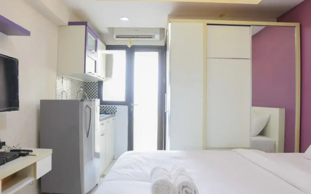 Homey and Simply Studio Room at Kebagusan City Apartment