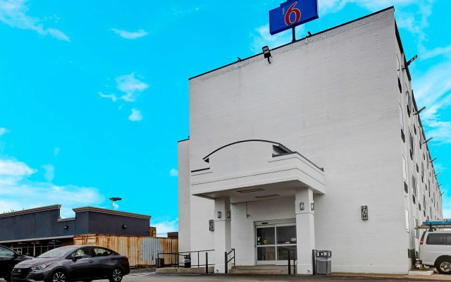 Motel 6 Arlington, Tx – Entertainment District