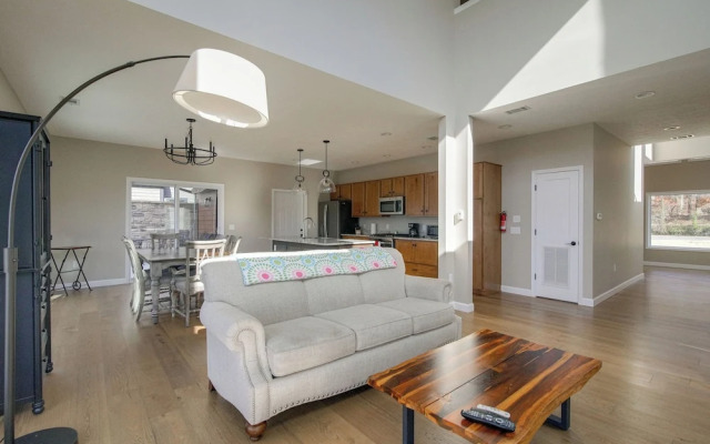 Riverfront Cotter Home: Close to Trout Fishing!