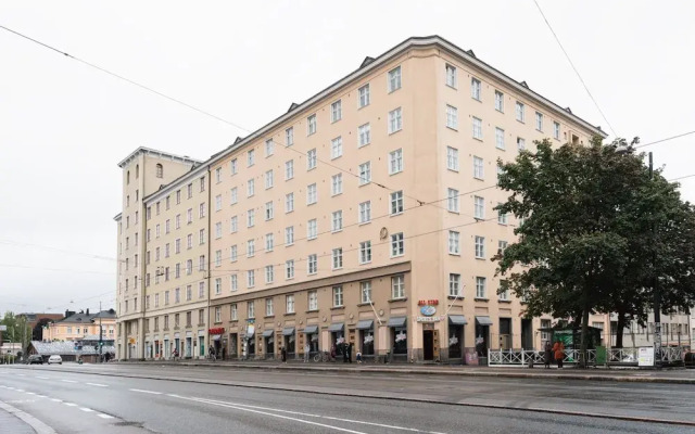 Modern Top-Floor Apt. in Helsinki
