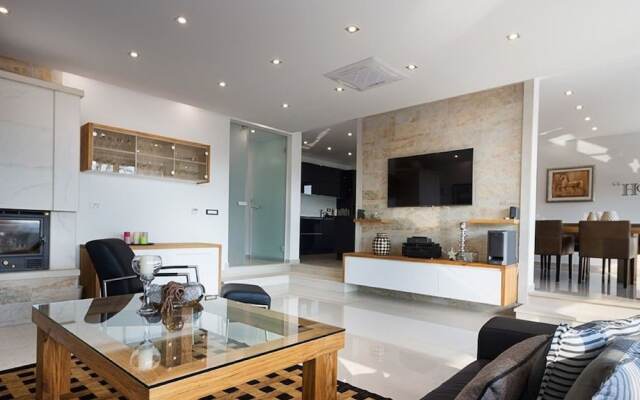 Luxurious Villa in Grizane with Sauna