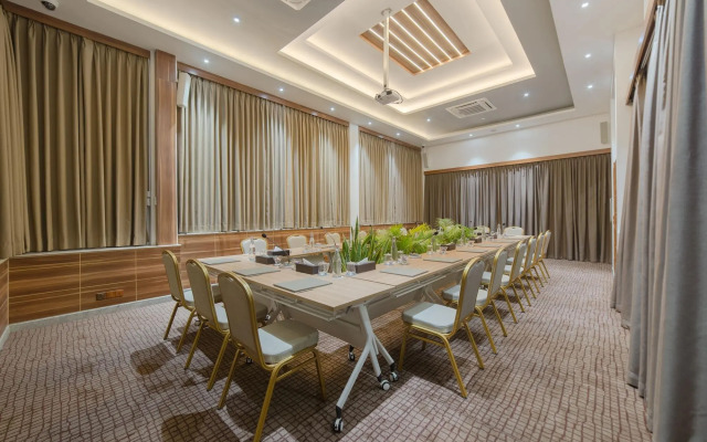 Samann Host Hotel