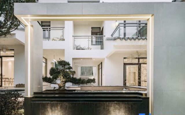 Yansheng Jingyue Designer Hot Spring B & B