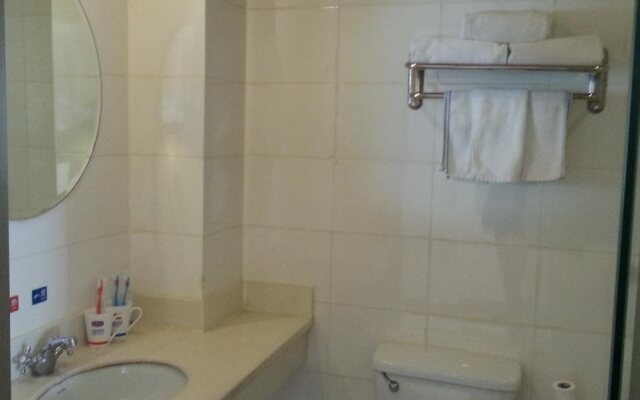 Super 8 by Wyndham Kunshan Bai Lu Zhong Lu