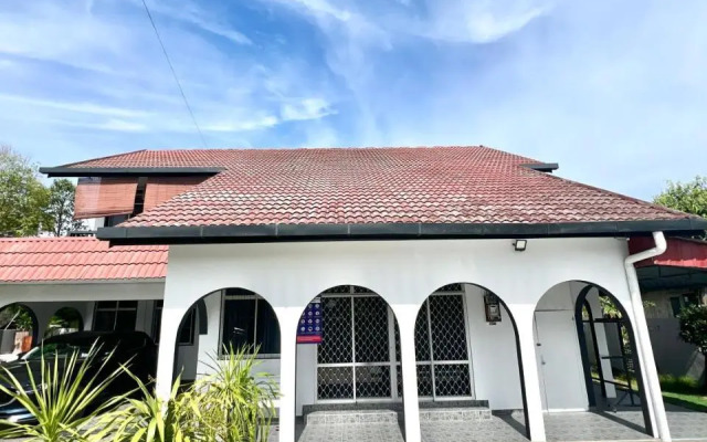 Teratai Homestay Batu Buruk