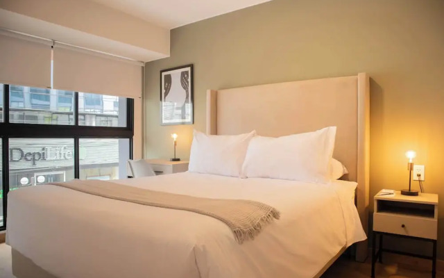 w Elegant 2BR w/ Great Balcony in Miraflores
