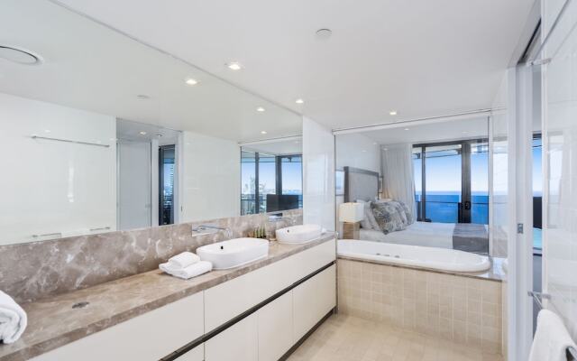 Soul on the Esplanade - HR Surfers Paradise