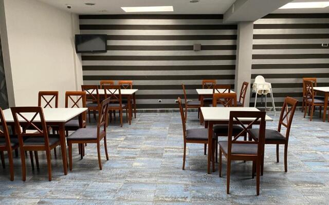 Duerming Longoria Plaza Hotel