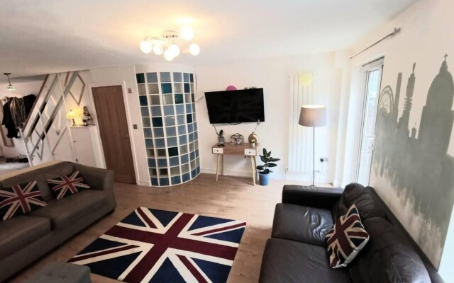 Stunning Bespoke 3-bed House in Central London