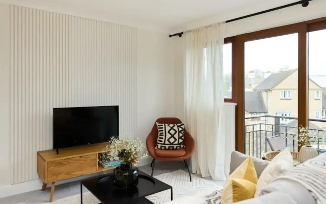 The Isleworth Place - Stunning 1bdr Flat With Balcony