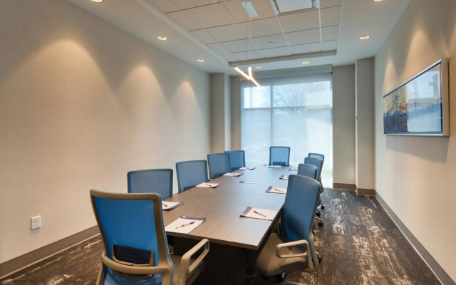 Holiday Inn Express & Suites Charlotte - South End by IHG