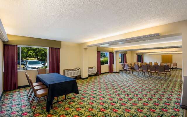 Best Western Prairie Inn & Conference Center