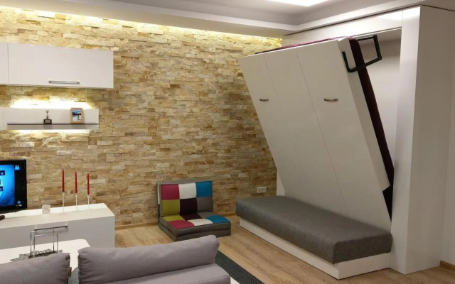 Studio 10