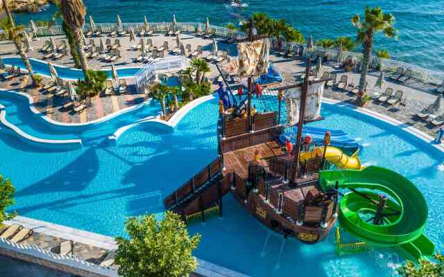 Star Beach Village and Water Park