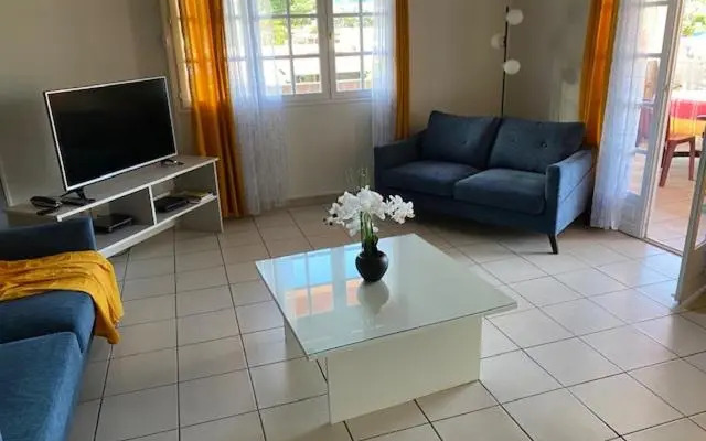 Vaste appartement rénové au cœur de STE ANNE