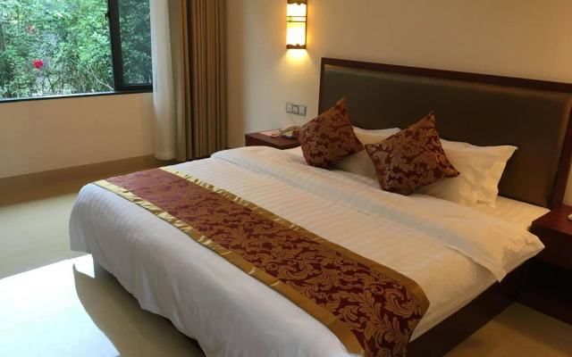 Yangshuo Mountain Top Retreat