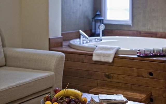 Triada Hotel