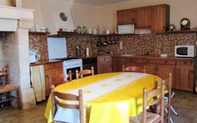 House with 3 Bedrooms in Bussac, with Enclosed Garden And Wifi - 10 Km From the Beach
