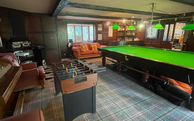 Remarkable 8 Bed Family House Sleeping 16 w/ Pool