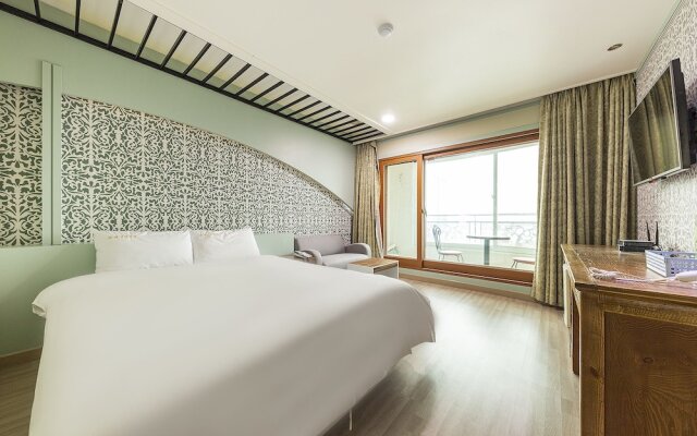 Bongaya Hotel