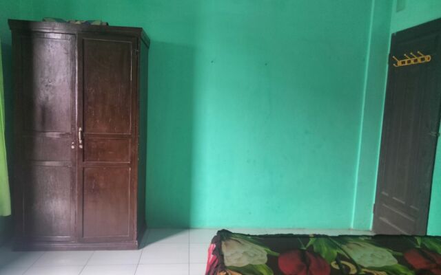 SPOT ON 92839 Nany Asoka Syariah Near Anyong Cafe Studio