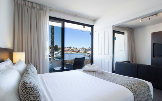 Pier 21 Riverside Apartment Hotel