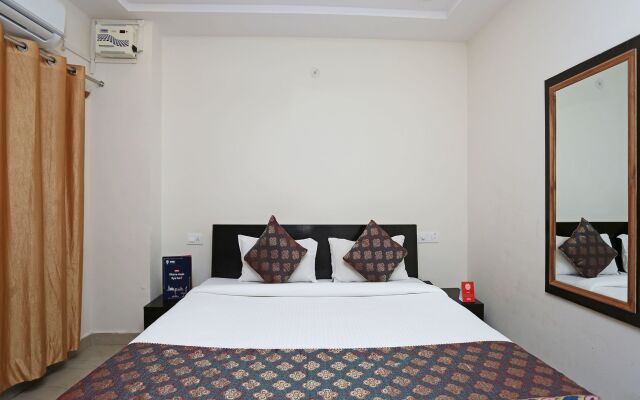 Hotel Sahu Near Kashi Vishwanath Temple Gate