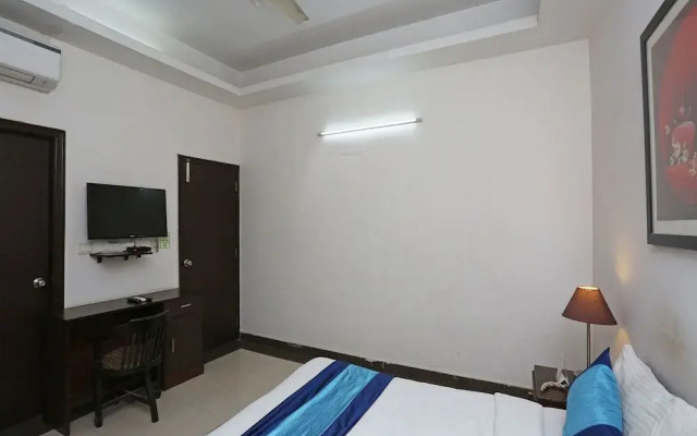 OYO 14015 Diamond Stays