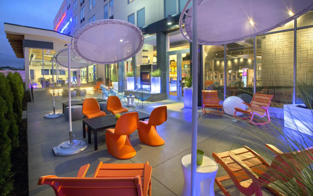 Aloft Buffalo Airport