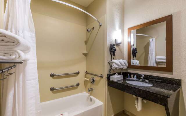 Comfort Suites Houston IAH Airport - Beltway 8