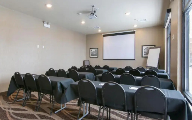 Cobblestone Inn & Suites at UW Stout Downtown Menomonie