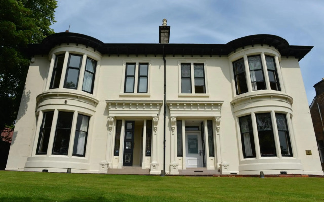 Number 10 Hotel