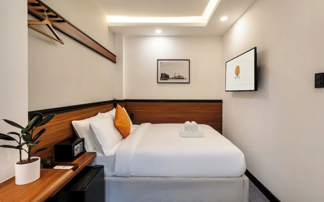 Metrolux City Contemporary Hotel