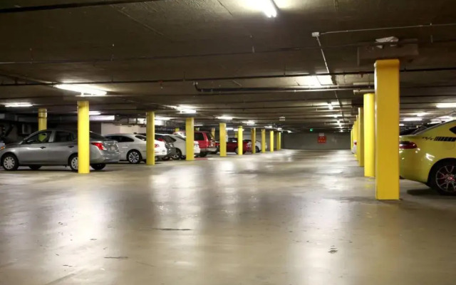 HOLYWOOD HILLS Studio !!!