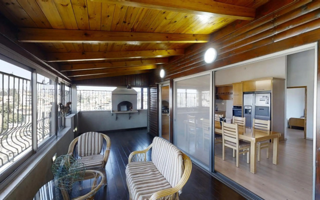 Cozy Wood Apartment With Great View to Nazareth