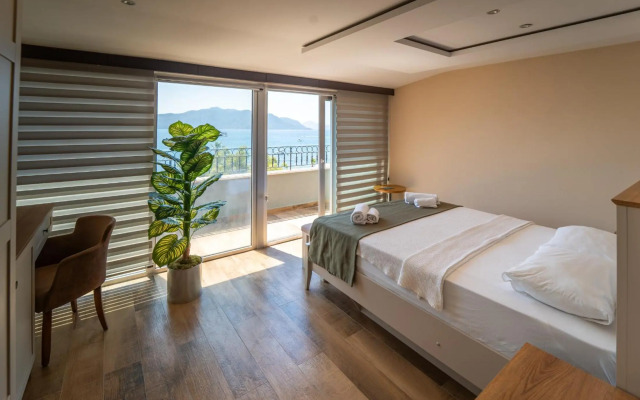 Aurasia SeaSide Hotel