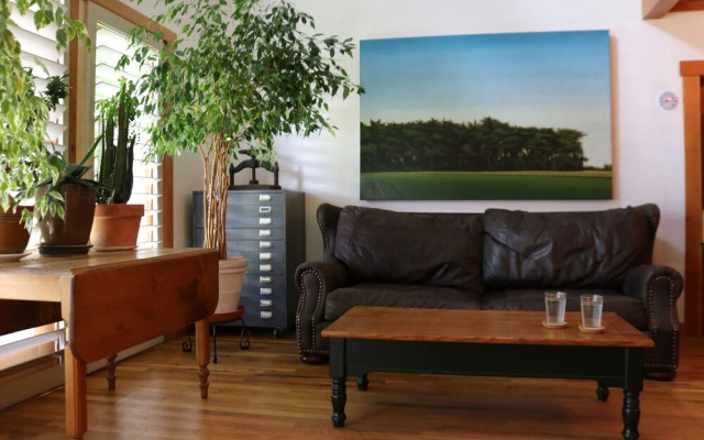 River Stone Inn & Gallery